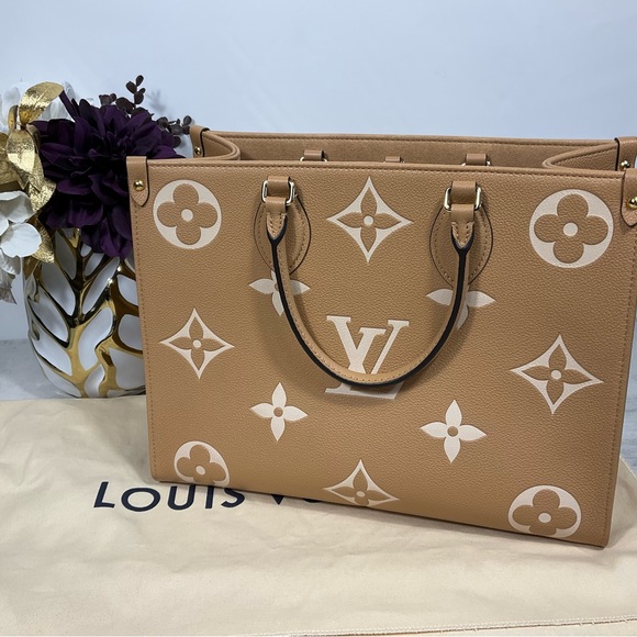 Sold Louis Vuitton OntheGo Mm Biicolor Arizona Beige - Picture 2 of 16